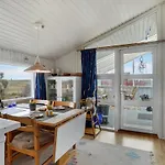 3 Bedroom Lovely In למביג