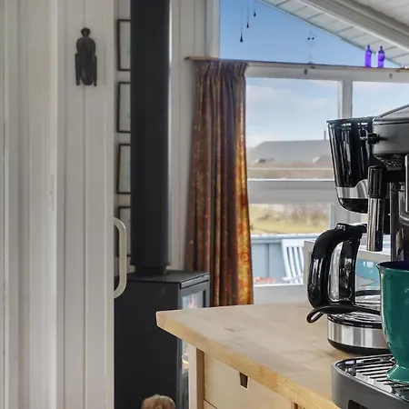 Dom wakacyjny 3 Bedroom Lovely In *